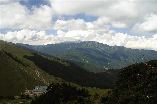 準備要登東峰了,山景又有所不同了