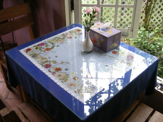 桌子的壓花桌布