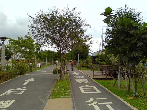 先騎回去吃午餐