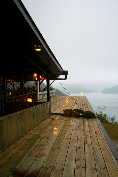 01-31 東尼咖啡_窗外的石門水庫湖景