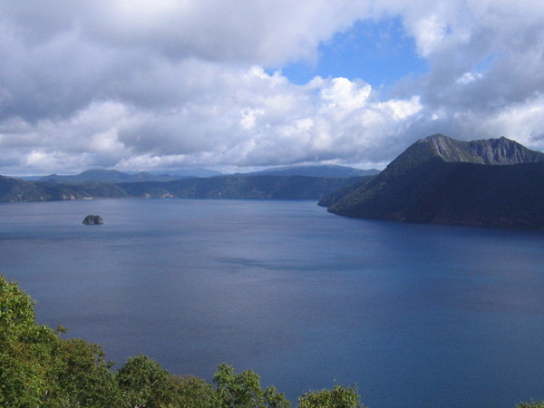 摩周湖中的小島