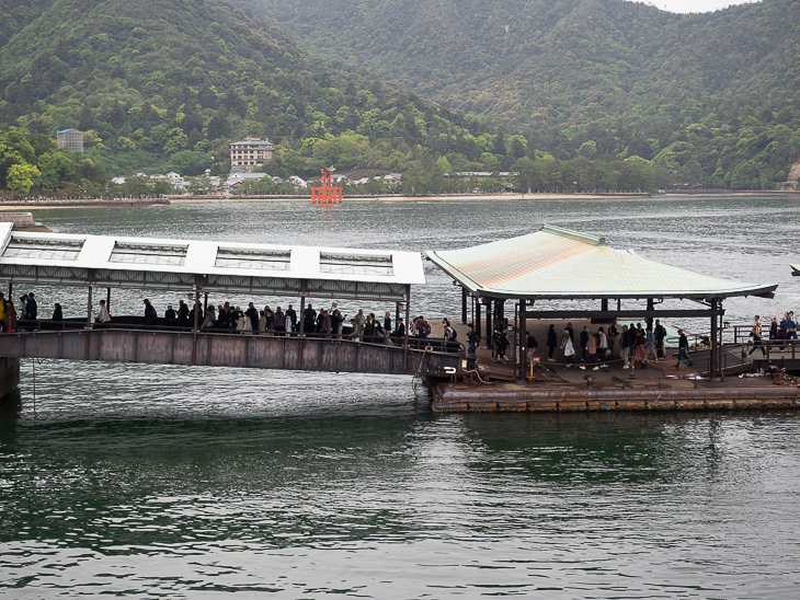 【日本隨記】第24天 宮島:嚴島神社(水中鳥居);鮮甜牡蠣+ 【日本隨記】第24天 宮島:嚴島神社(水中鳥居);鮮甜牡蠣+