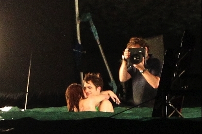 Behind-the-scenes-Breaking-Dawn-twilight-series-21391368-416-277