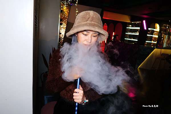 Lava Shisha Lounge 水煙餐酒館 台中西屯美食 新開幕 燈光美氣氛佳來杯好喝特調現做異國美食好吃水煙初體驗下班三五好友小酌新選擇 逢甲大學 逢甲夜市 台中調酒 愛吃愛玩的馬克斯