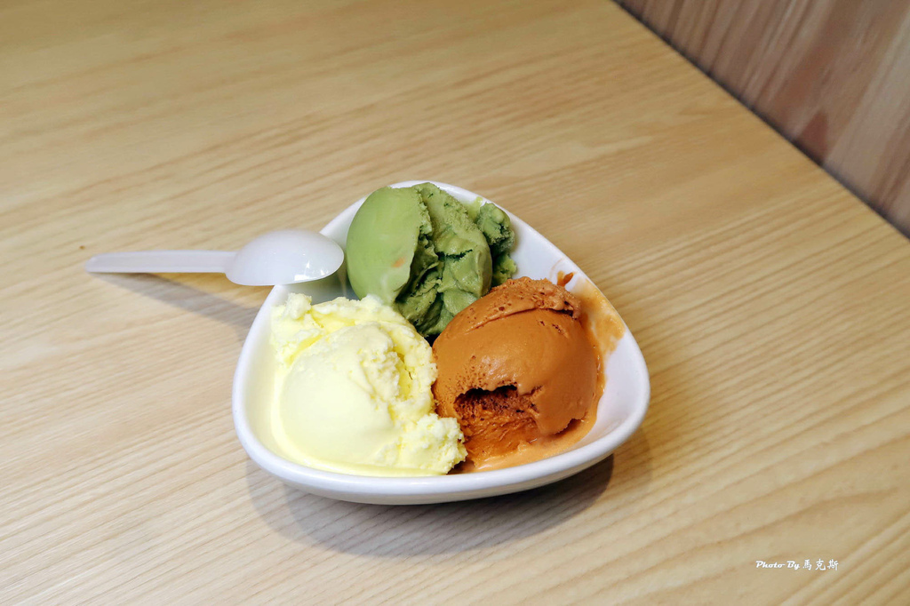 八石什鍋彰化旗艦店|彰化美食推薦:大火燃燒燒酒雞鍋盡是甘甜迷人 極上牛三拼三種牛肉一次滿足好吃 泰國明果&明治冰淇淋飲料無限享用|家樂福彰化店|永安夜市|外帶| @ :: 痞客邦 ::
