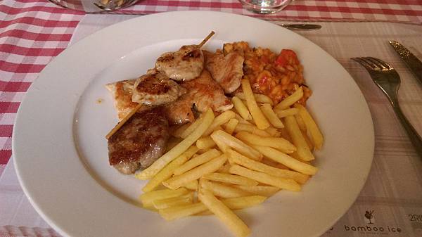 烤鸡+薯条+炖饭 烤鸡+薯条+炖饭