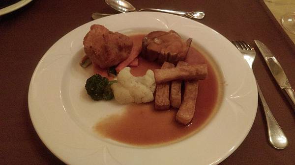 好吃的鸡肉+猪肉餐 好吃的鸡肉+猪肉餐