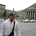 慕尼黑歌劇院廣場..又是一條精品街