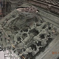 這是三峽祖師爺廟中庭的桌子,認真看的話可以發現奇特的東西喔!