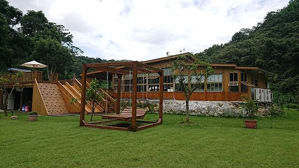 昵昵媽露營趣 南投埔里 青森咖啡莊園 雅緻的咖啡廳 溜滑梯 砂坑 攀岩 釣魚 可訂餐唷 222露 2019 7 13 7 14 昵昵媽的幸福露營 生活