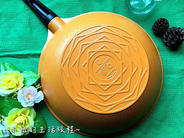 11固鋼鍋具 瑞士 MONCROSS買年紀念鈦晶鍋具組 .JPG 11固鋼鍋具 瑞士 MONCROSS買年紀念鈦晶鍋具組 .JPG