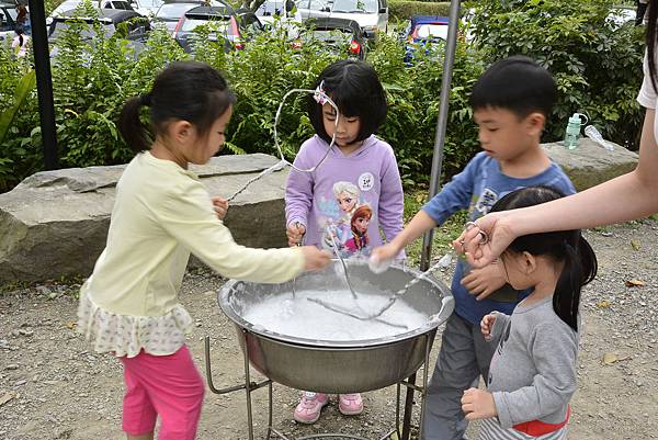 167宜蘭 頭城農場 親子DIY 螢火蟲 推薦 親子旅遊 景點  放天燈 葉拓 窯烤披薩.JPG