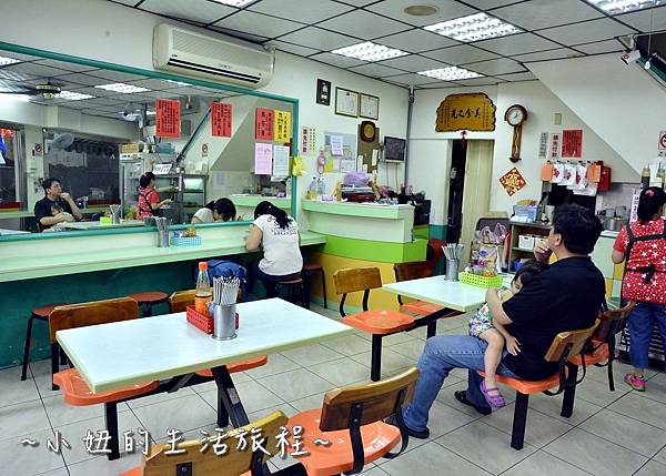 02大家美食館 南部粽 永和 中和 新北市 捷運頂溪站 在地小吃 40年老店 銅板美食 推薦 40年餐廳 排骨酥湯.jpg