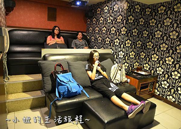 21U2電影館 板橋店 捷運府中站 國中高中大學生 躺著看電影.JPG