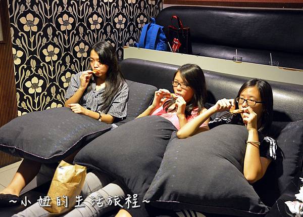 36U2電影館 板橋店 捷運府中站 國中高中大學生 躺著看電影.JPG