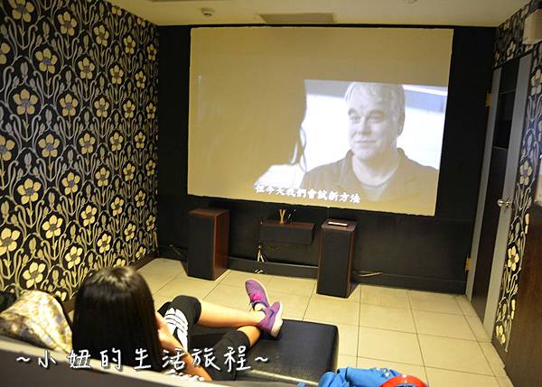 22U2電影館 板橋店 捷運府中站 國中高中大學生 躺著看電影.JPG