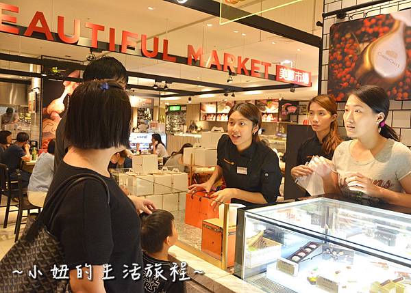 04 高質感蛋糕禮盒 CheeseCake  信義新光三越A4館B2 實體櫃位.JPG