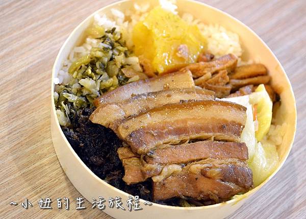 211 新竹關西服務站 國道美食NO.1 關西便當 梅干扣肉便當 客家便當 .JPG