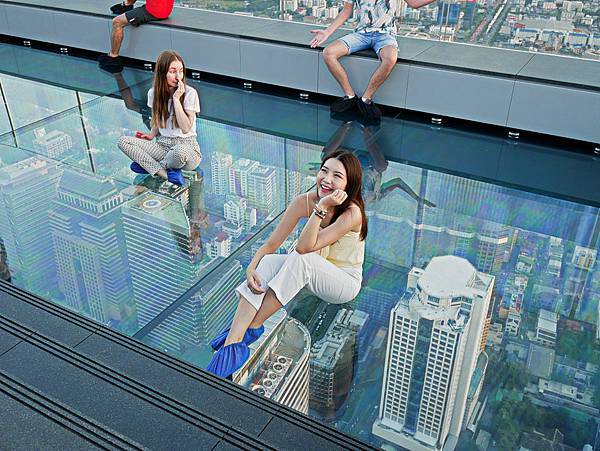 mahanakhon sky walk-22.jpg