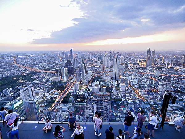 mahanakhon sky walk-25.jpg