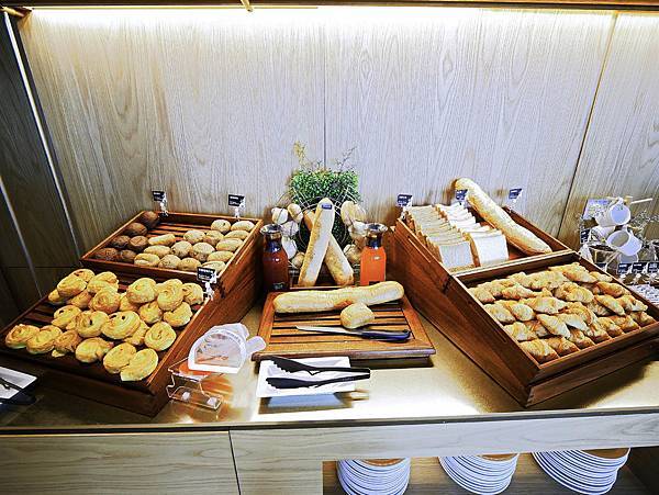 南港飯店推薦 南港老爺行旅the Place Taipei 中國信託金融園區旁 捷運南港軟體園區站 旅人客房 風格客房 行旅客房 早餐 小妞的生活旅程