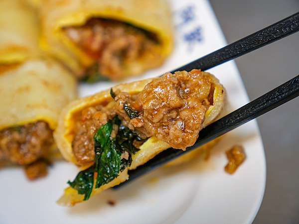 松江南京早餐 阿款早點拌麵 打拋豬肉蛋餅 芋泥起士蛋餅 辣肉蛋蛋餅超美味 小妞的生活旅程 痞客邦