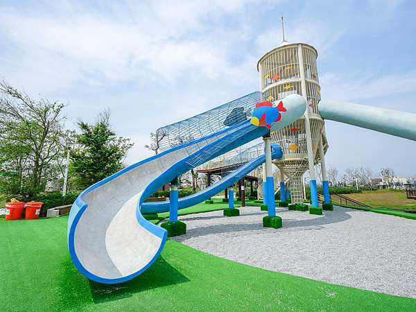 桃園親子公園 水之丘主題公園 三層樓溜滑梯 還有生態景觀池 小妞的生活旅程 痞客邦