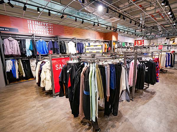 摩曼頓新楠家樂福店adidas-09.jpg