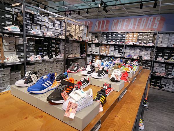 adidas摩曼頓新楠家樂福店-18.jpg