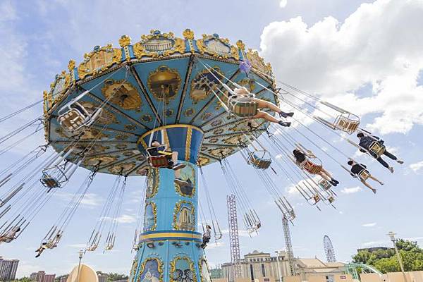 高雄義大遊樂世界全攻略｜門票優惠、必玩設施、交通美食住宿一次