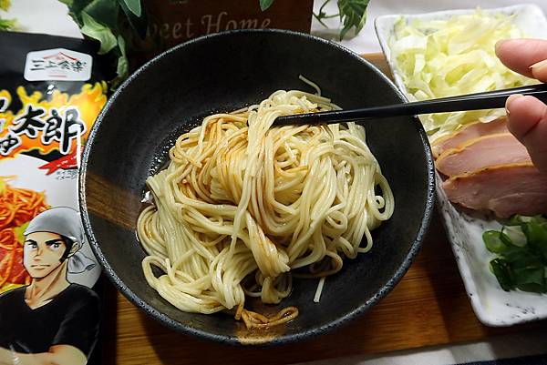 好市多宵夜推薦 燃太郎辣拉麵(乾)  附上詳細煮法 開箱評價