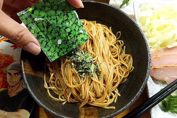 好市多宵夜推薦 燃太郎辣拉麵(乾)  附上詳細煮法 開箱評價