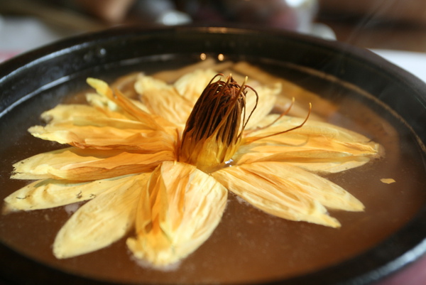 大山無價-蓮花雞湯