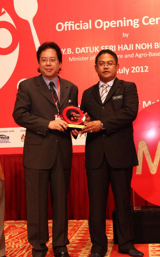 Mr Lau & Minister