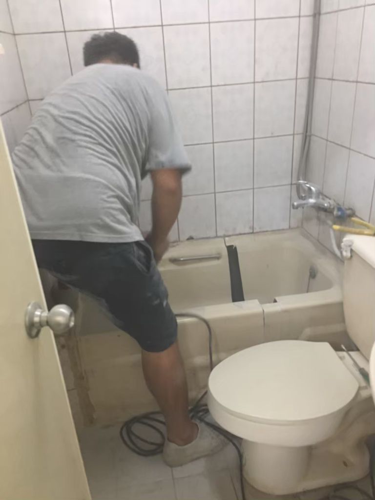 台中拆浴缸貼磚1.jpg