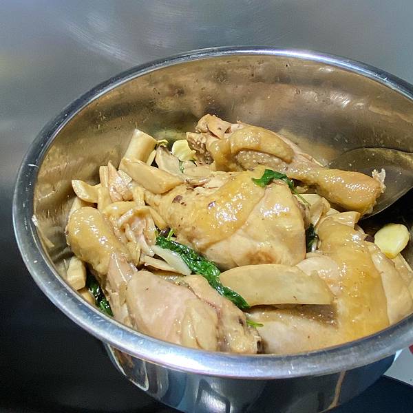 簡易食譜｜三杯雞燴杏鮑菇🐔