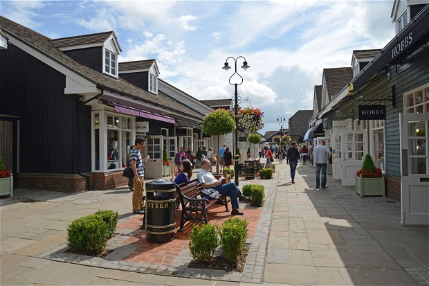 outlet 2 outlet 2