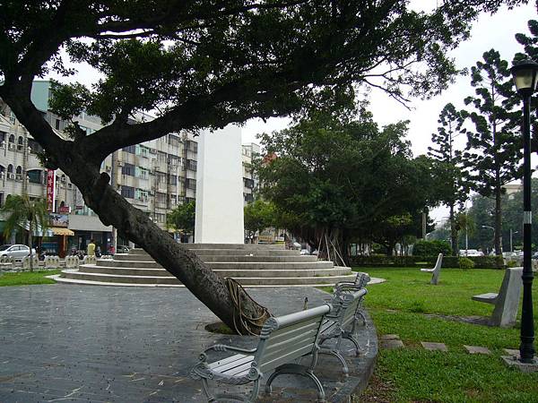 在自助新村外的小公園