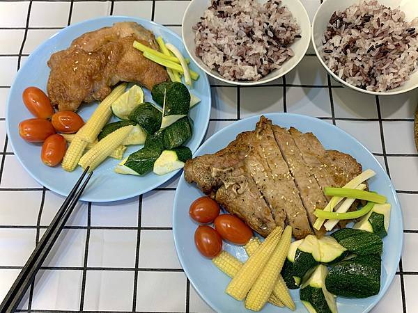 大成雞腿排 氣炸烤箱.JPG SANSUI山水12L旋風溫控智能氣炸烤箱:360°自動轉烤不燒焦,不鏽鋼內膽好清理,預設16種氣炸烤箱料理(SAF-553N)黑白時尚雙色可選