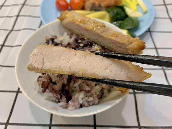 大成極厚豬排  氣炸鍋.JPG SANSUI山水12L旋風溫控智能氣炸烤箱:360°自動轉烤不燒焦,不鏽鋼內膽好清理,預設16種氣炸烤箱料理(SAF-553N)黑白時尚雙色可選