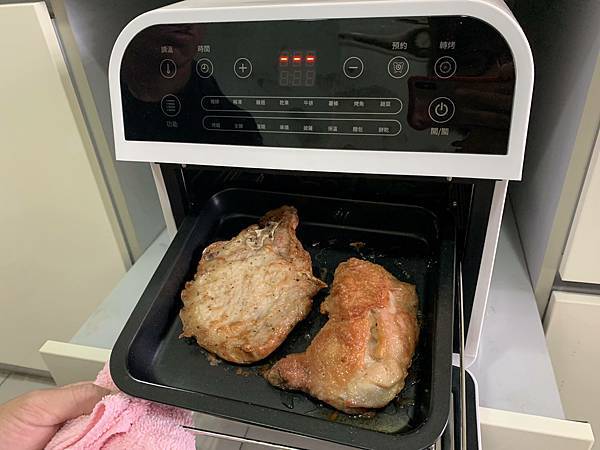 山水 氣炸烤箱 (5).JPG SANSUI山水12L旋風溫控智能氣炸烤箱:360°自動轉烤不燒焦,不鏽鋼內膽好清理,預設16種氣炸烤箱料理(SAF-553N)黑白時尚雙色可選