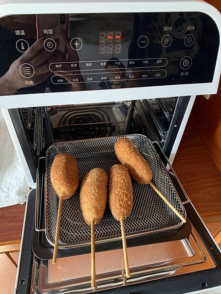 山水 氣炸烤箱 (8).JPG SANSUI山水12L旋風溫控智能氣炸烤箱:360°自動轉烤不燒焦,不鏽鋼內膽好清理,預設16種氣炸烤箱料理(SAF-553N)黑白時尚雙色可選