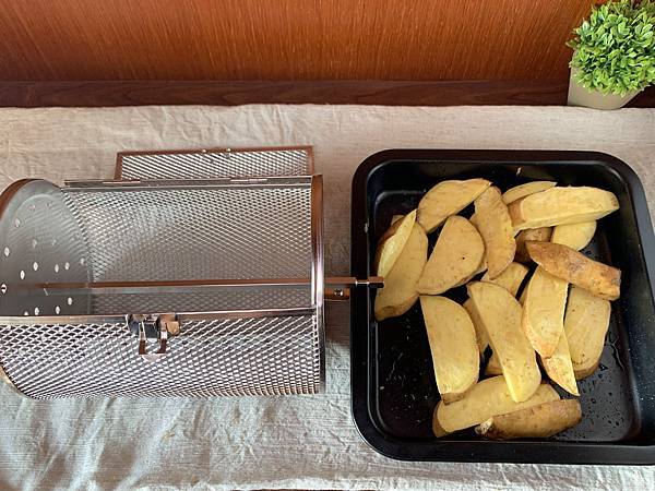 山水 氣炸烤箱 (10).JPG SANSUI山水12L旋風溫控智能氣炸烤箱:360°自動轉烤不燒焦,不鏽鋼內膽好清理,預設16種氣炸烤箱料理(SAF-553N)黑白時尚雙色可選