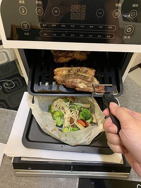 山水 氣炸烤箱 (14).JPG SANSUI山水12L旋風溫控智能氣炸烤箱:360°自動轉烤不燒焦,不鏽鋼內膽好清理,預設16種氣炸烤箱料理(SAF-553N)黑白時尚雙色可選