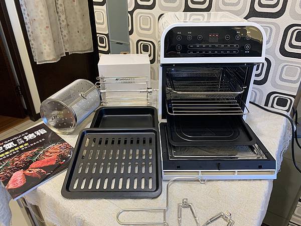 山水 氣炸烤箱全配食譜組.JPG SANSUI山水12L旋風溫控智能氣炸烤箱:360°自動轉烤不燒焦,不鏽鋼內膽好清理,預設16種氣炸烤箱料理(SAF-553N)黑白時尚雙色可選