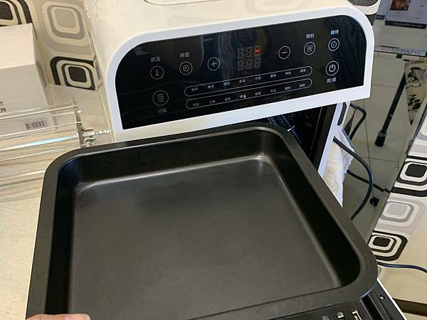 山水氣炸烤箱烤盤 (5).JPG SANSUI山水12L旋風溫控智能氣炸烤箱:360°自動轉烤不燒焦,不鏽鋼內膽好清理,預設16種氣炸烤箱料理(SAF-553N)黑白時尚雙色可選