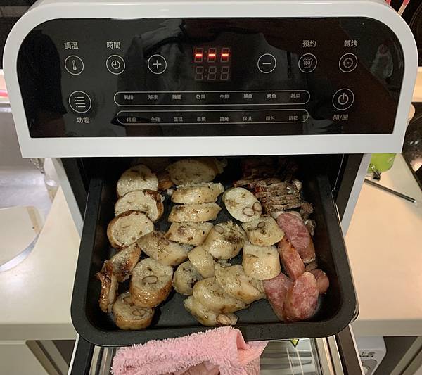 胖子修加熱.jpg SANSUI山水12L旋風溫控智能氣炸烤箱:360°自動轉烤不燒焦,不鏽鋼內膽好清理,預設16種氣炸烤箱料理(SAF-553N)黑白時尚雙色可選