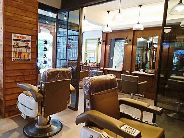 板橋美髮 單純剪 壹號店 50年代的復古華麗新登場 拯救染燙毛躁乾枯 許你又嫩又有彈性的致勝護髮 新埔捷運站 板橋美髮 單純剪 壹號店 50年代的復古華麗新登場 拯救染燙毛躁乾枯 許你又嫩又有彈性的致勝護髮 新埔捷運站