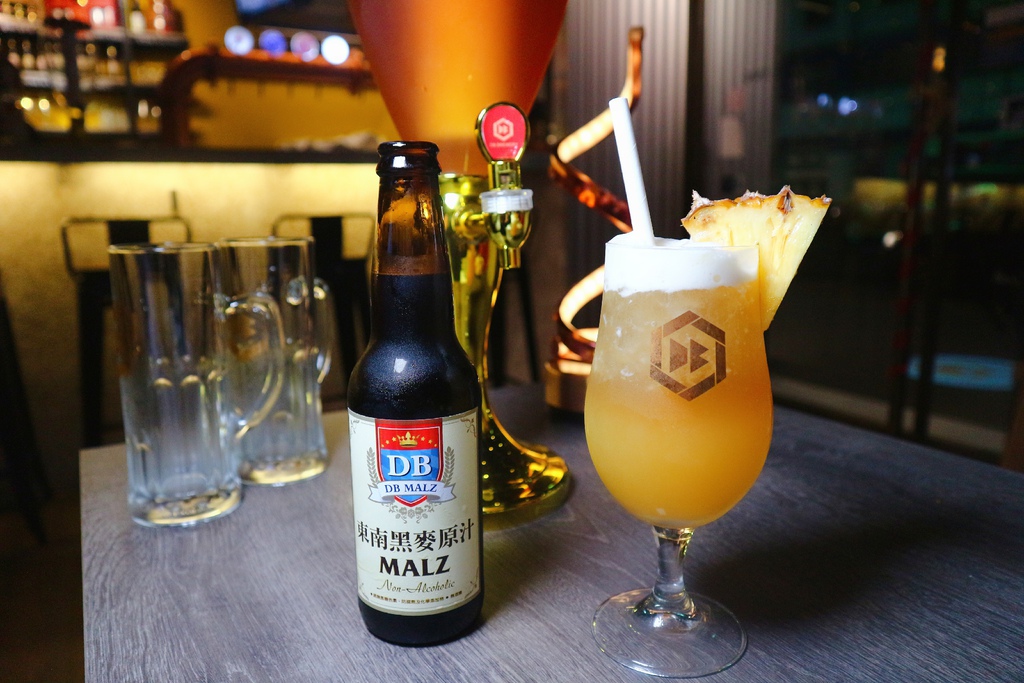 台北車站美食 Db Beer Bar Taipei璞邸體驗店 台北車站 Happy Hour每日 00前生啤買一送一 想暢快喝啤酒 來這裡就對了 愛精釀啤酒的你真的不要錯過 出差商務客也很推薦 台北車站美食 Db Beer Bar Taipei璞邸體驗店 台北車站 Happy Hour每日 00前生啤買一送一 想暢快喝啤酒 來這裡就對了 愛精釀啤酒的你真的不要錯過 出差商務客也很推薦