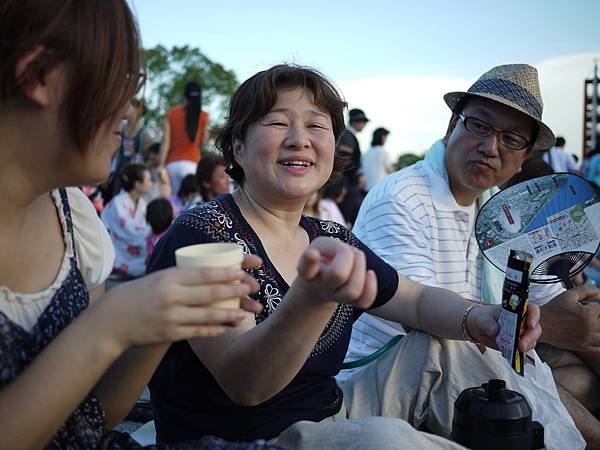 天還沒黑喝個茶等待一下